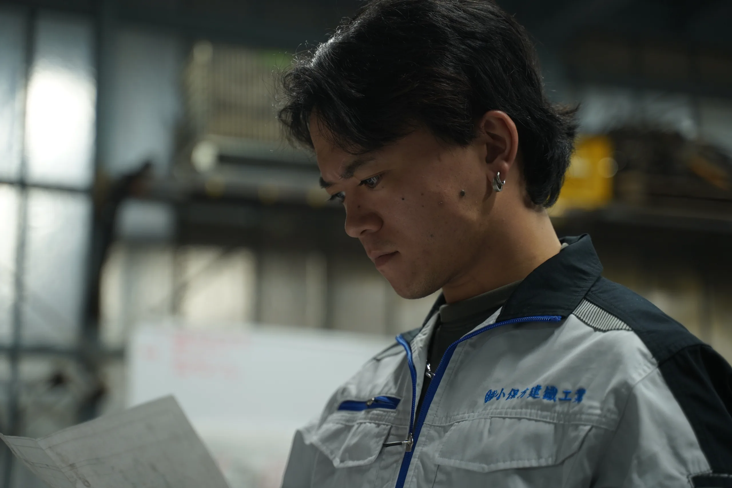 現場で溶接作業を行う職人