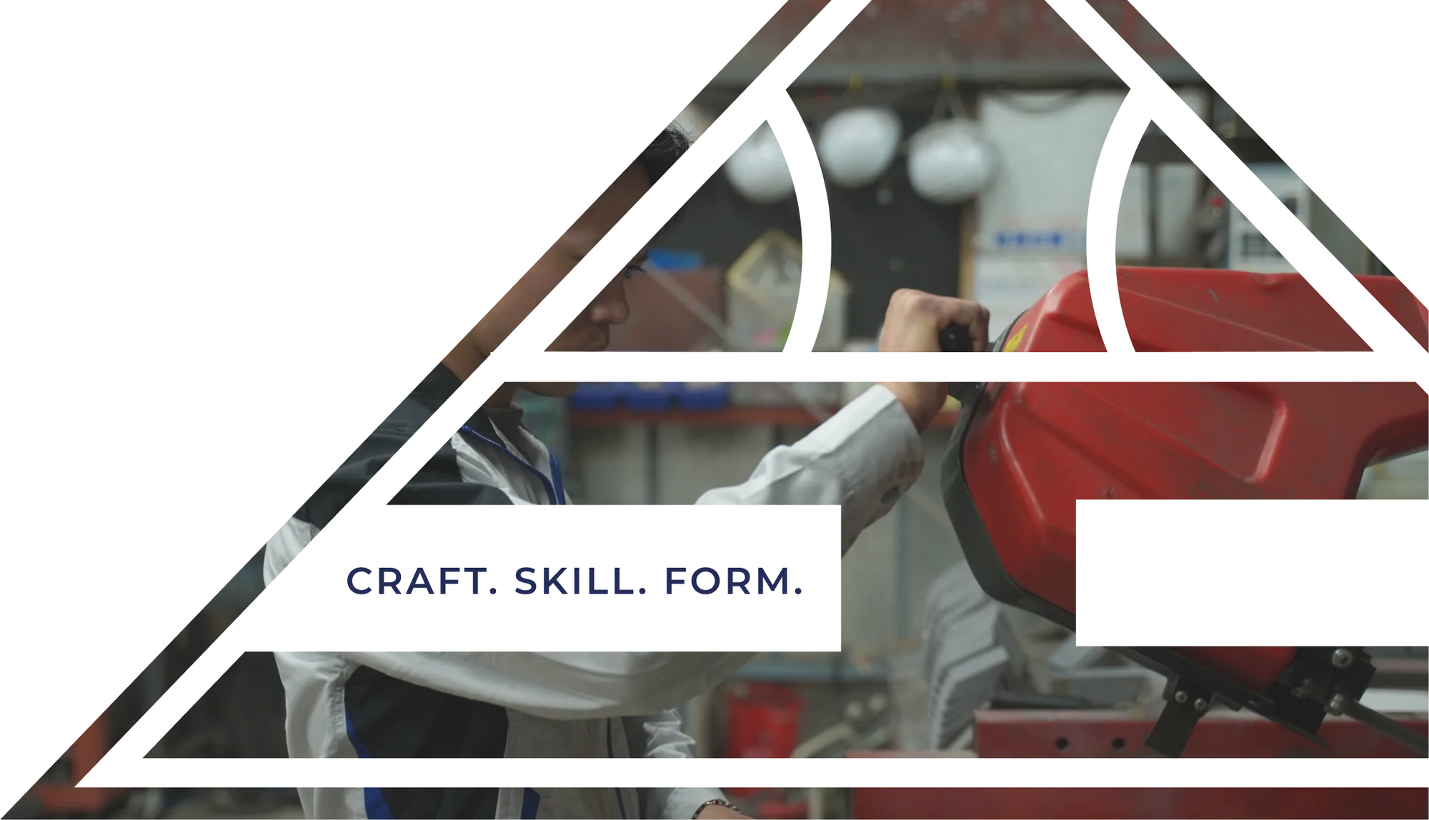 鉄を加工する職人の作業風景 CRAFT. SKILL. FORM.